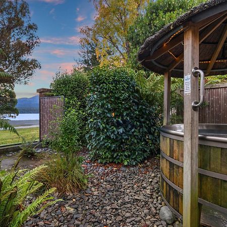 Tasman Holiday Parks - تي أناو المظهر الخارجي الصورة Hot Tub at the Lake