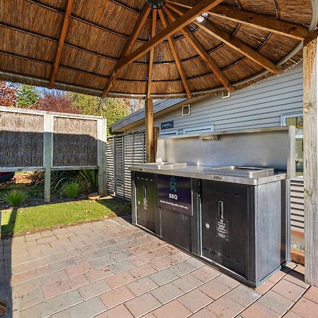 Tasman Holiday Parks - تي أناو المظهر الخارجي الصورة Outdoor kitchen