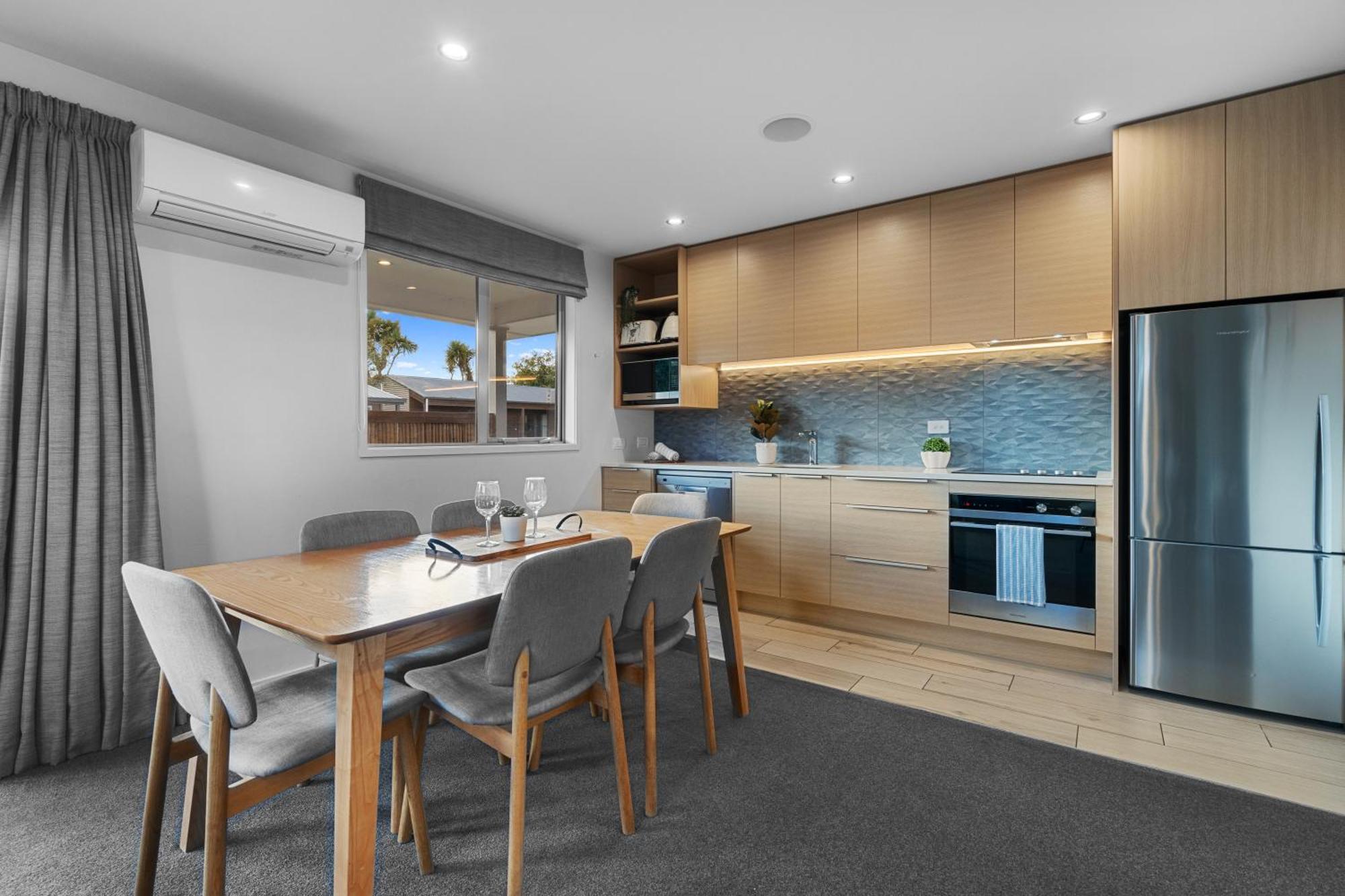 Tasman Holiday Parks - تي أناو المظهر الخارجي الصورة A staged kitchen