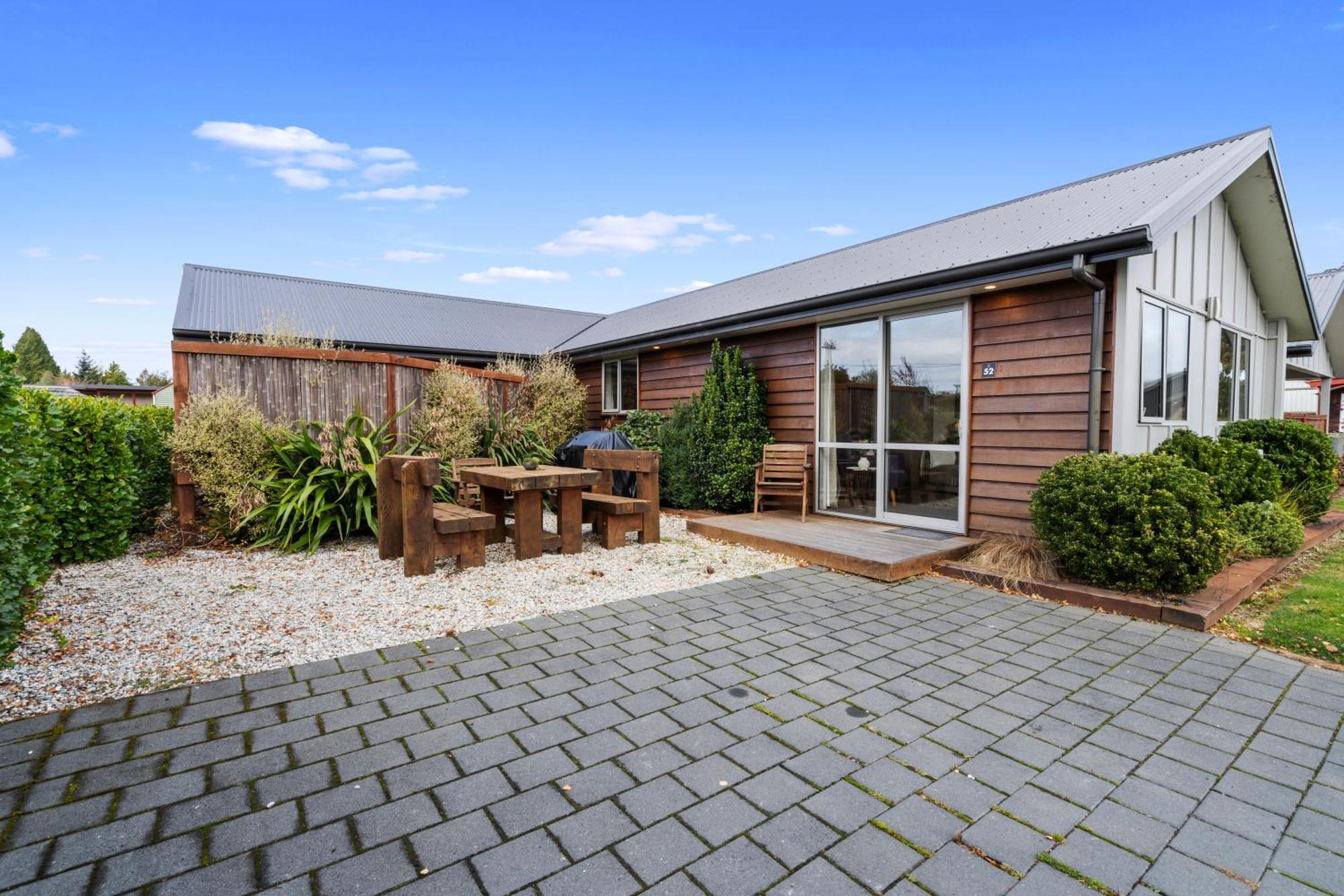 Tasman Holiday Parks - تي أناو المظهر الخارجي الصورة A typical villa in the suburb of Flat Bush
