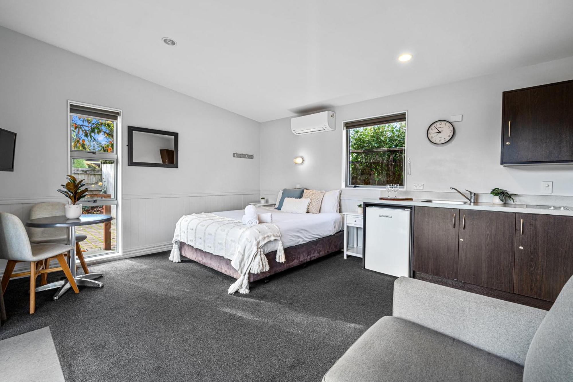 Tasman Holiday Parks - تي أناو المظهر الخارجي الصورة A studio apartment in Australia