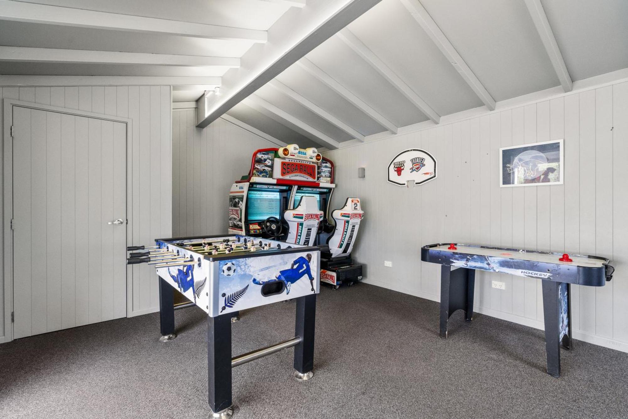 Tasman Holiday Parks - تي أناو المظهر الخارجي الصورة A games room