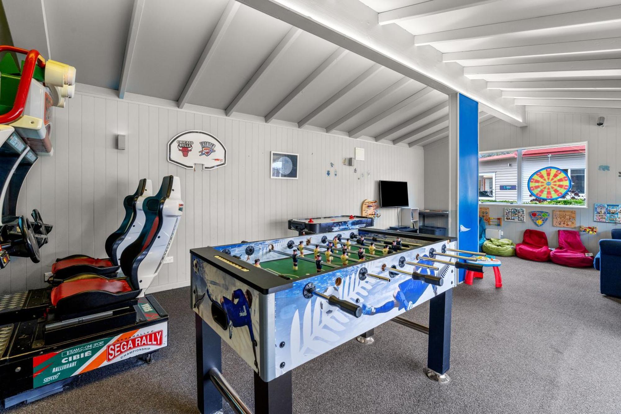 Tasman Holiday Parks - تي أناو المظهر الخارجي الصورة The games room