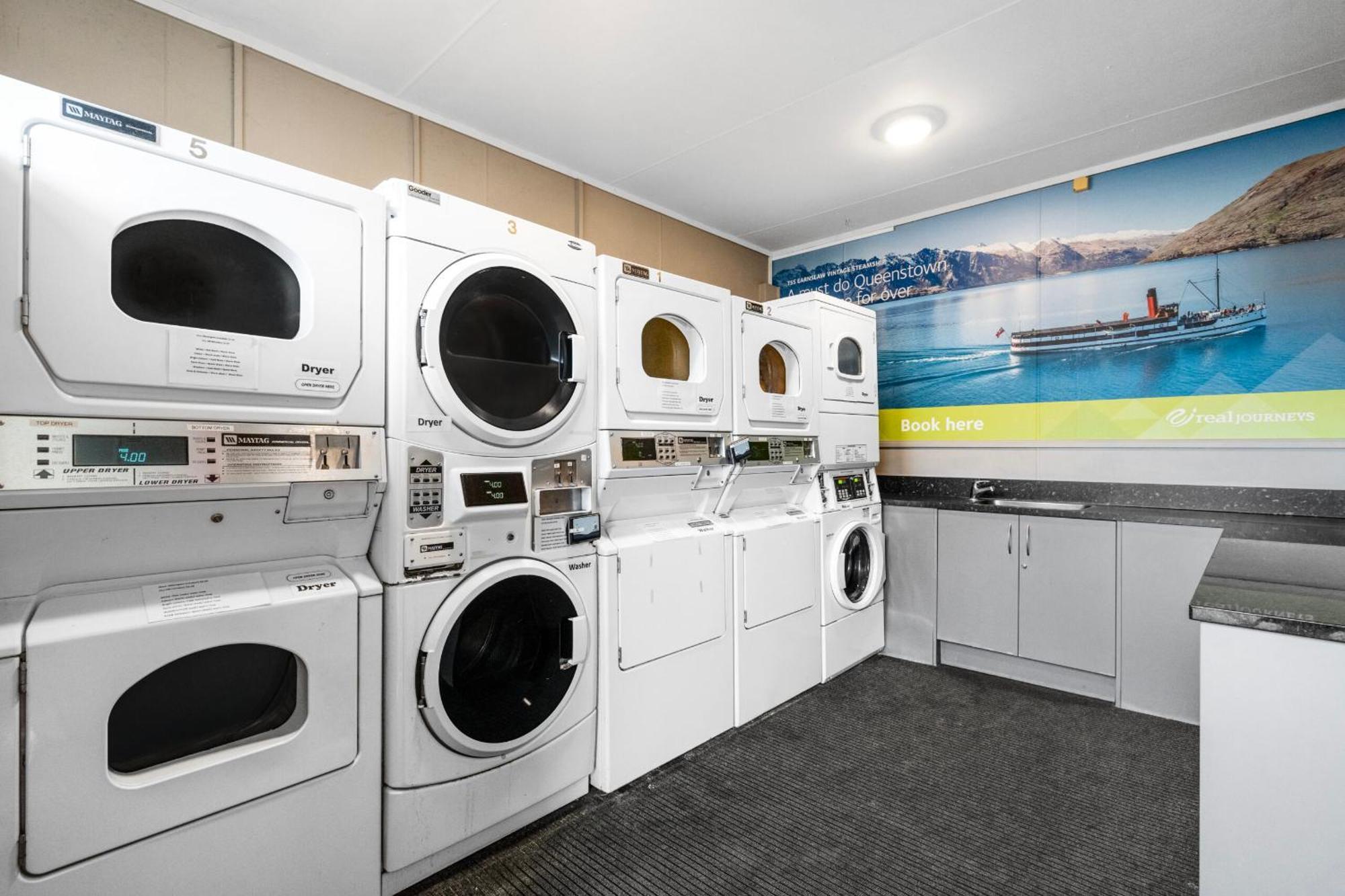 Tasman Holiday Parks - تي أناو المظهر الخارجي الصورة Laundry facilities at the University of Waikato's E H Whitmore House