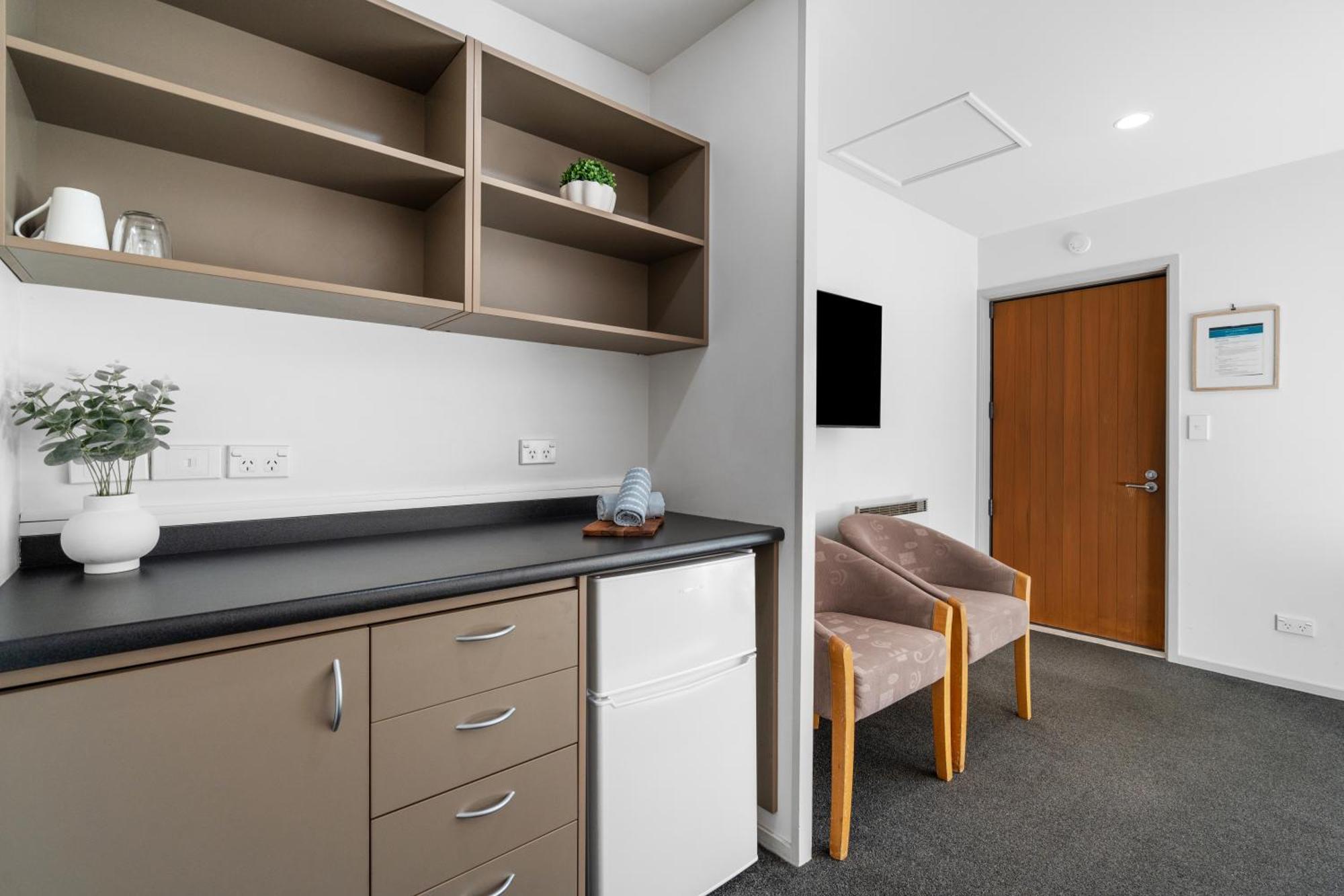 Tasman Holiday Parks - تي أناو المظهر الخارجي الصورة A typical room at the hospital